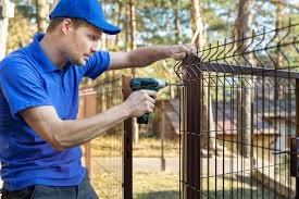 Why Choose a Local Fencing Contractor Over DIY in Oregon?