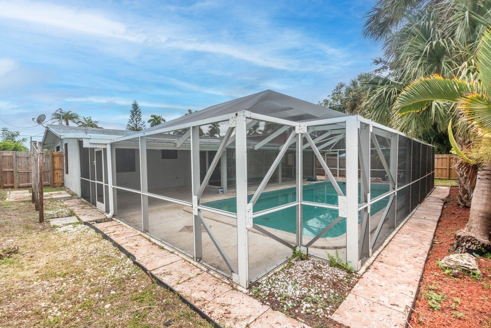 The Benefits of Adding a Screen Enclosure to Your Home